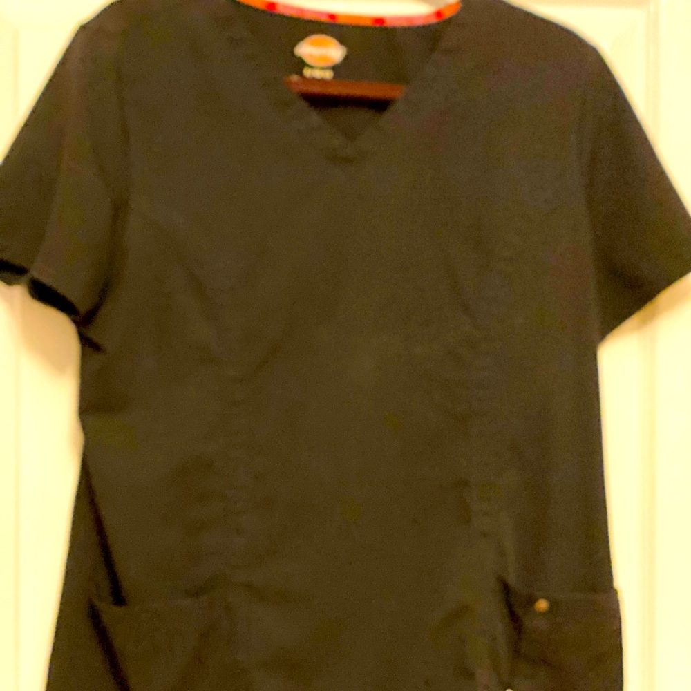 Dickies women’s scrub top
